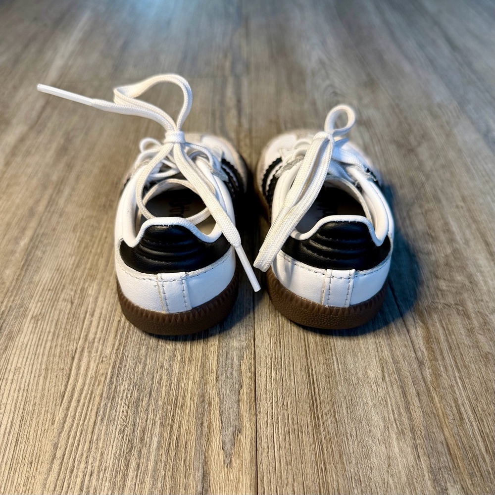 adidas Kids Shoes in White and Black - Picture 2 of 3